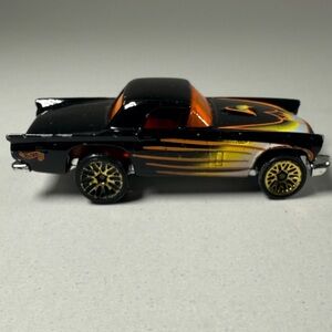Hot Wheels ’57 Ford Thunderbird in classic black. 1:64 die-cast